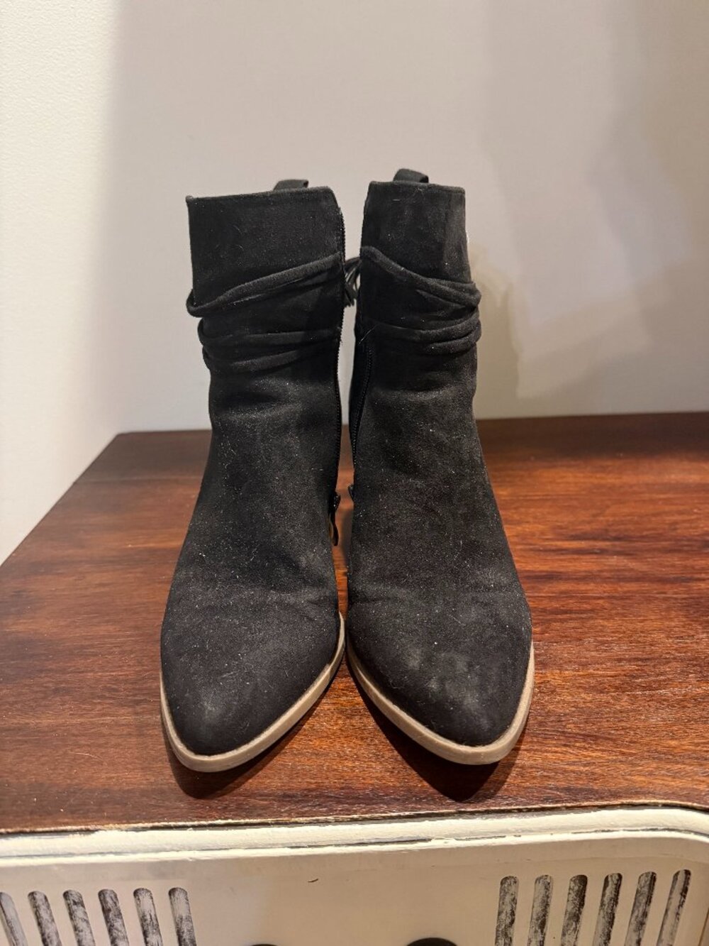 Maurices Brooklyn Tassel Ankle Boots SZ 8.5 Chic Sleek Block Heel Career Edgy